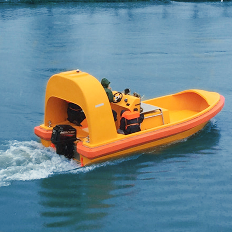 Nuestro bote de rescate rápido y nuestro pescante están listos para ser transportados al puerto y enviados a los Países Bajos