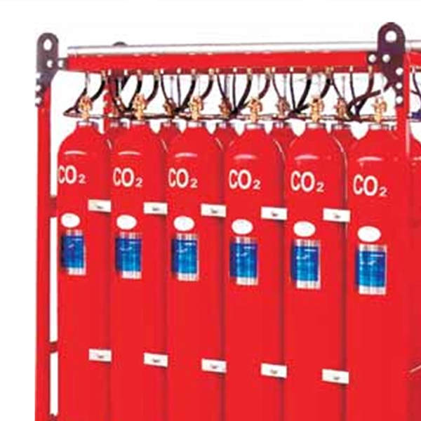 ¿Cuáles son las ventajas de usar sistemas de extinción de incendios de dióxido de carbono en los barcos?