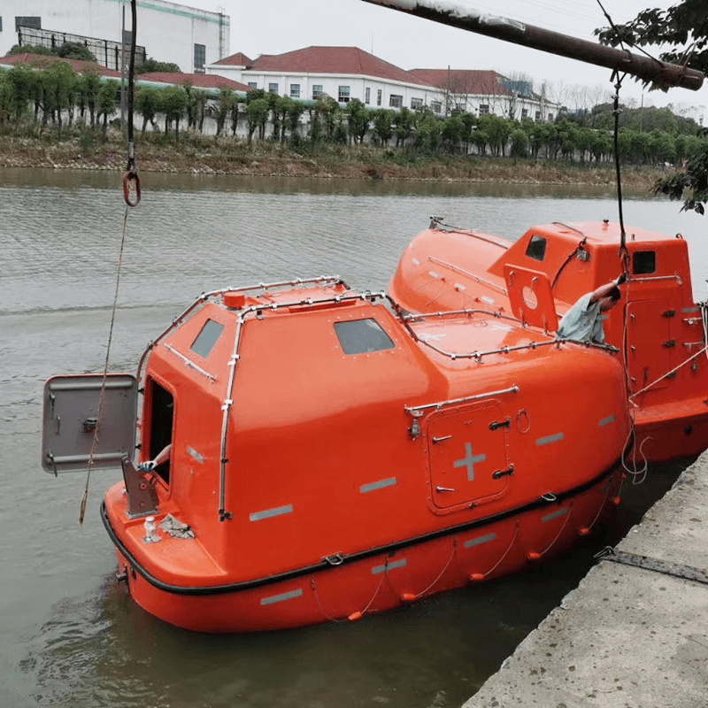 bote salvavidas cerrado62