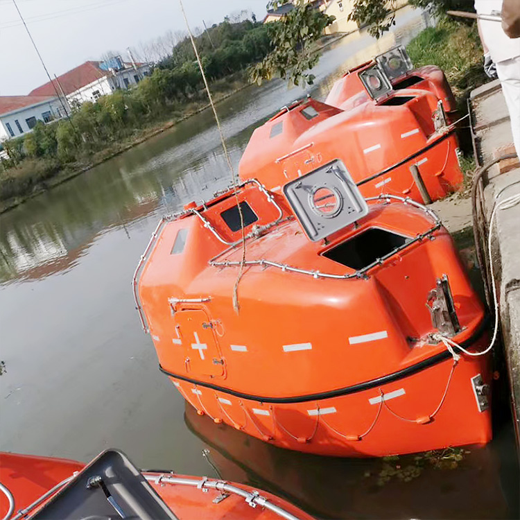 encerra el bote salvavidas-56