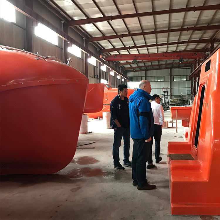 Bote salvavidas de ca&iacute;da libre25