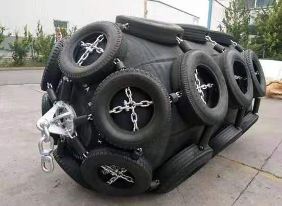 Cómo se utilizan las defensas marinas para el atraque de barcos